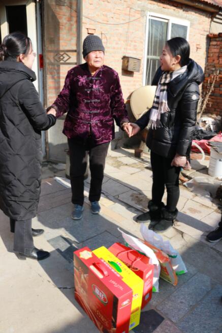 寒冬臘月送溫暖，真情幫扶暖人心 ——德才裝飾走訪慰問(wèn)膠州市困難群眾(圖4)