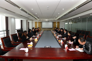 公司董事長劉樹洪一行到濰坊昌大集團(tuán)參觀交流(圖1) 公司董事長劉樹洪一行到濰坊昌大集團(tuán)參觀交流(圖1)