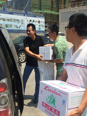 炎炎夏日送清涼，慰問一線勞動者(圖4)