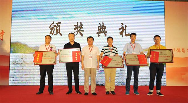 第六屆中國營造技術保護與發(fā)展學術論壇暨《中國古建筑營造技術導則》首發(fā)式在青島...(圖7)