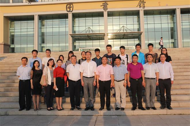 集團(tuán)捐資100萬元人民幣在中國海洋大學(xué)設(shè)立德才獎(jiǎng)學(xué)基金(圖5)