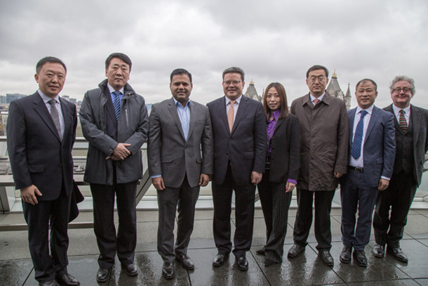 青島市長(zhǎng)孟凡利對(duì)德才集團(tuán)英國(guó)DC-HD設(shè)計(jì)院走訪(fǎng)調(diào)研(圖6) 青島市長(zhǎng)孟凡利對(duì)德才集團(tuán)英國(guó)DC-HD設(shè)計(jì)院走訪(fǎng)調(diào)研(圖6)