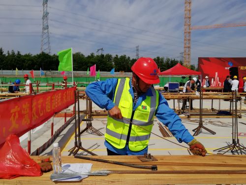 城陽區(qū)舉辦建筑業(yè)職業(yè)技能大賽 比學(xué)趕幫超展工匠精神(圖5)