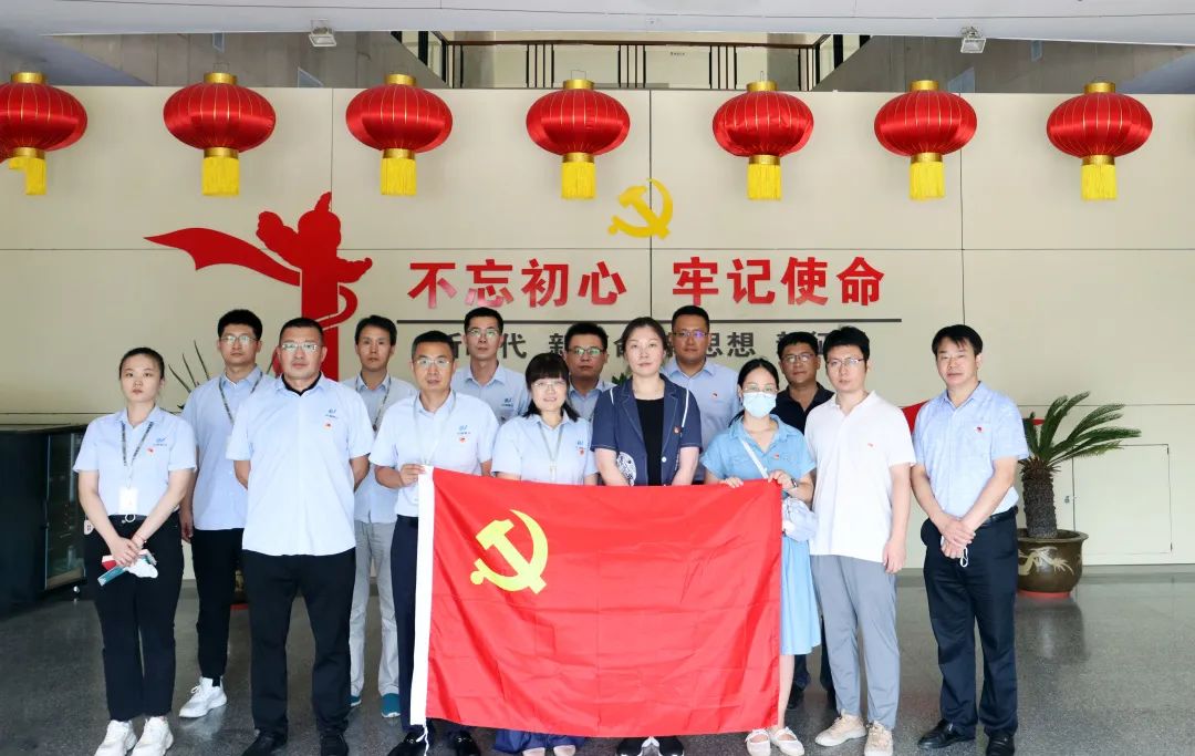 銘記黨史，砥礪前行|支部共建走進(jìn)青島市博物館(圖1)