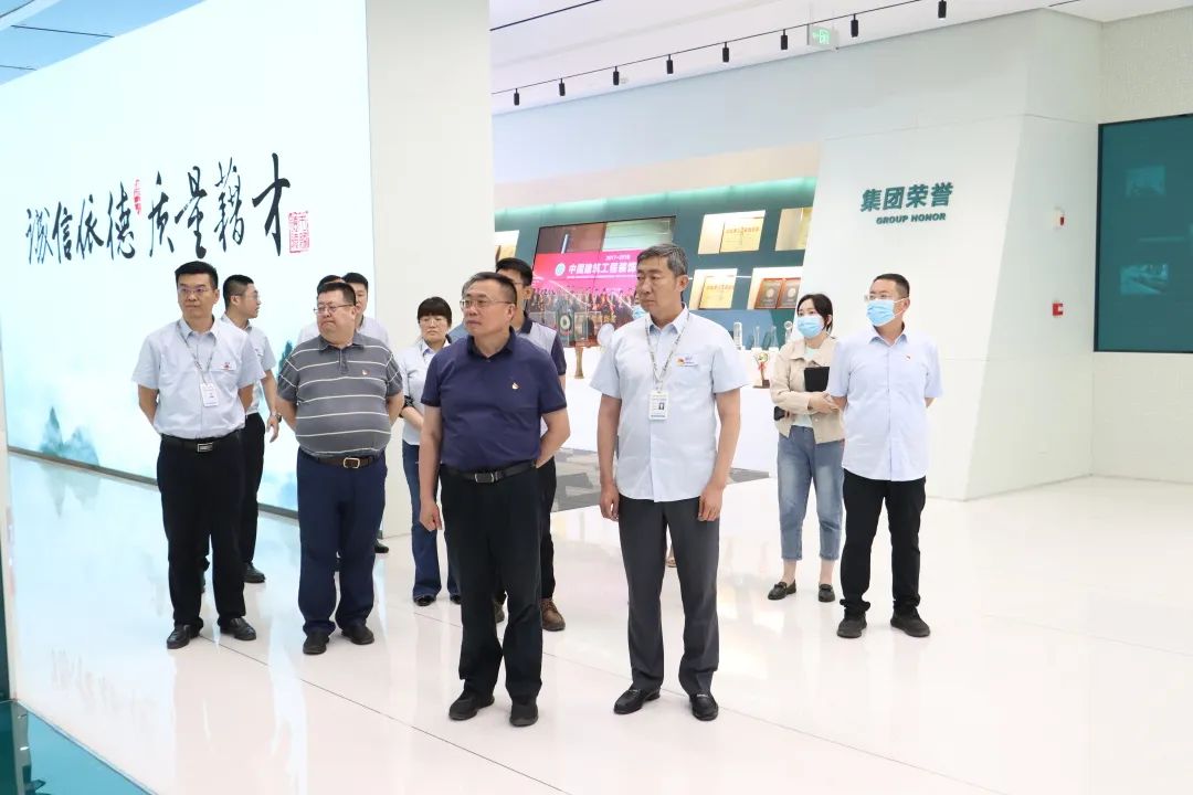 市建管中心一行蒞臨中建聯(lián)合考察并召開“先鋒住建·支部圓桌會”(圖2) 市建管中心一行蒞臨中建聯(lián)合考察并召開“先鋒住建·支部圓桌會”(圖2)