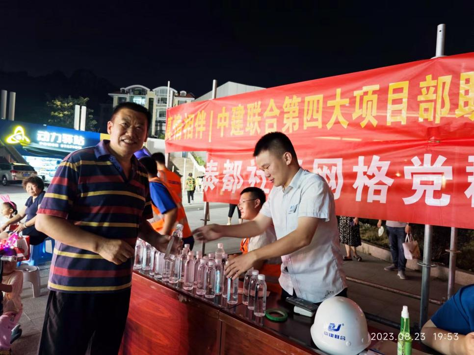 小區(qū)改造煥然一新，納涼晚會精彩上演(圖1)