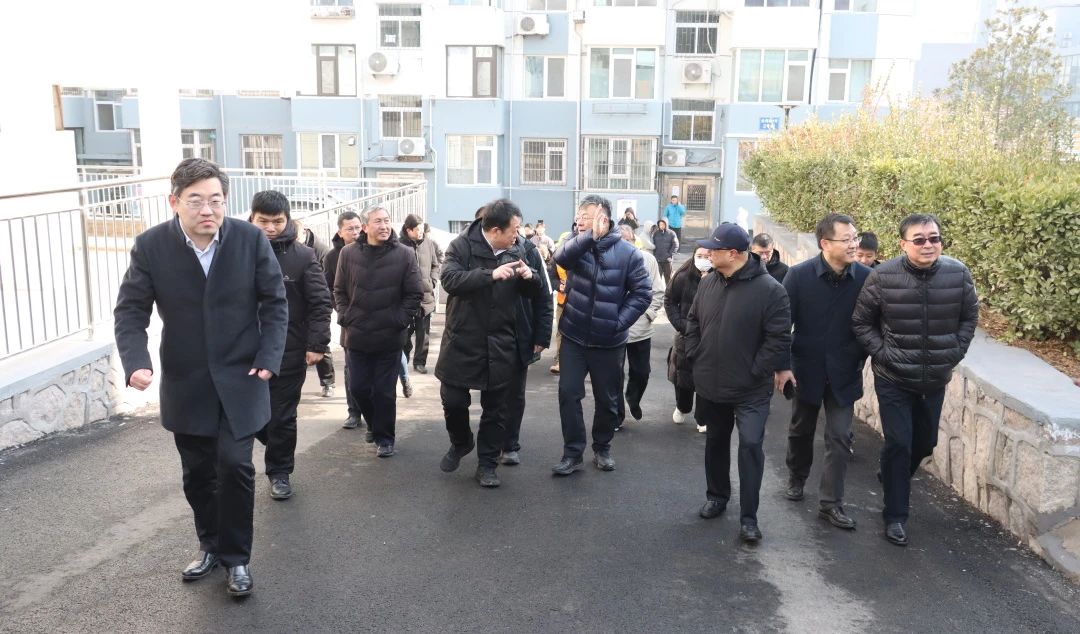 青島市城市更新和城市建設(shè)總指揮部對中建聯(lián)合市南區(qū)金湖路海洋特色街區(qū)項目開展觀摩(圖2)