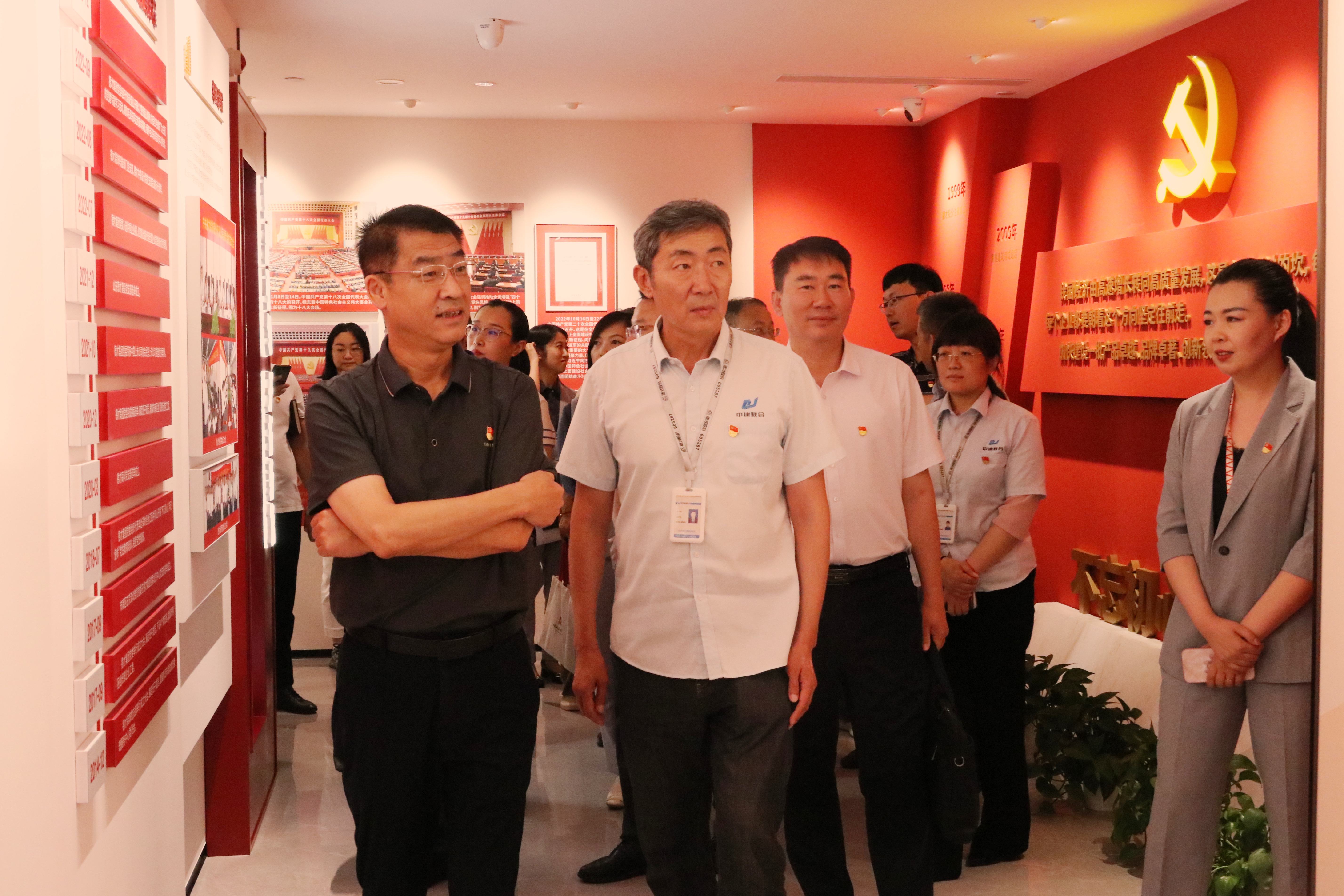 嶗山區(qū)建筑行業(yè)黨委“強(qiáng)黨性、嚴(yán)紀(jì)律、迎七一”先鋒住建·支部圓桌會(huì)在中建聯(lián)合順利召開(圖3)