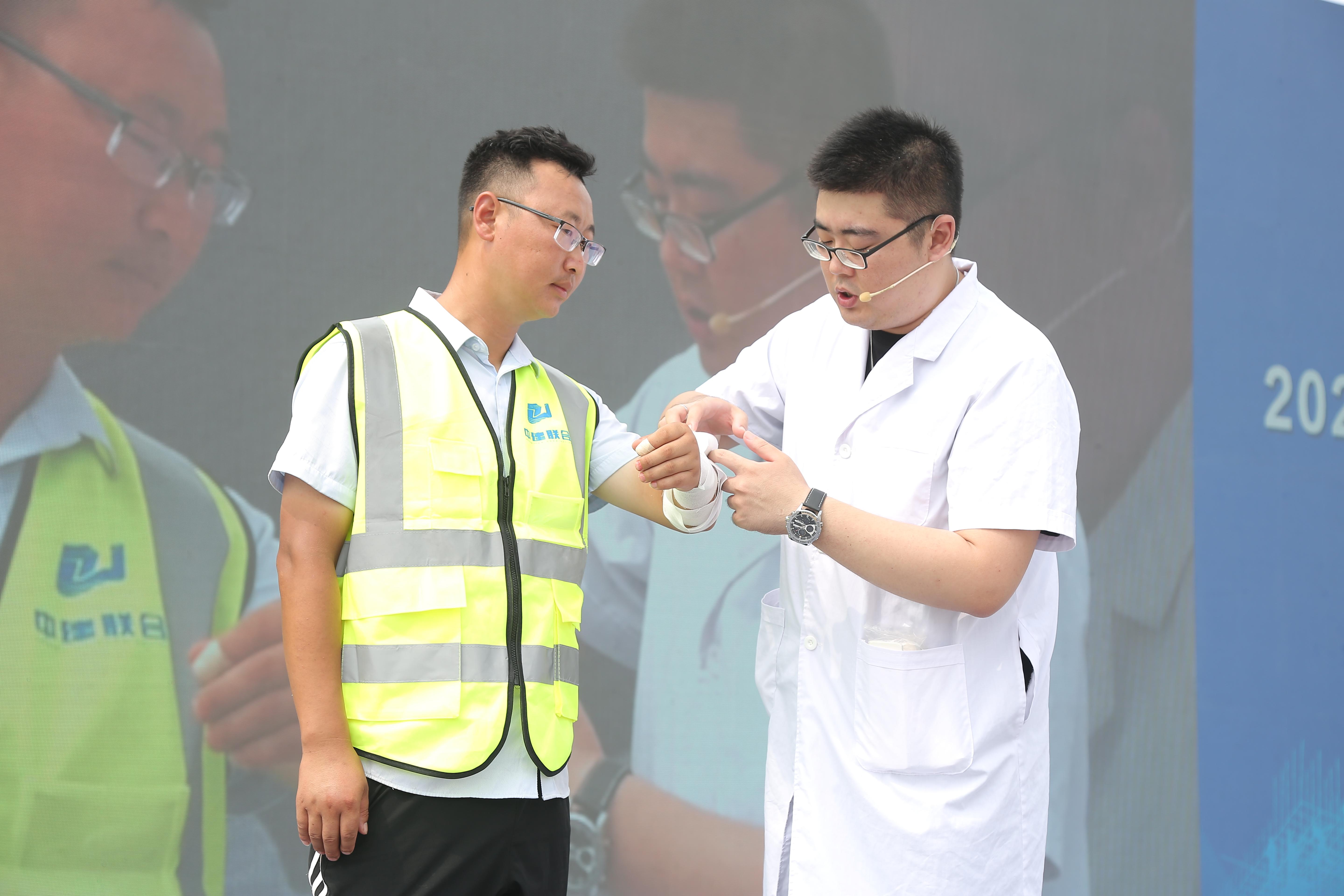 筑牢安全防線 | 中建聯(lián)合承辦2024年青島市房屋建筑工程應急隊伍拉動演練活動(圖4)